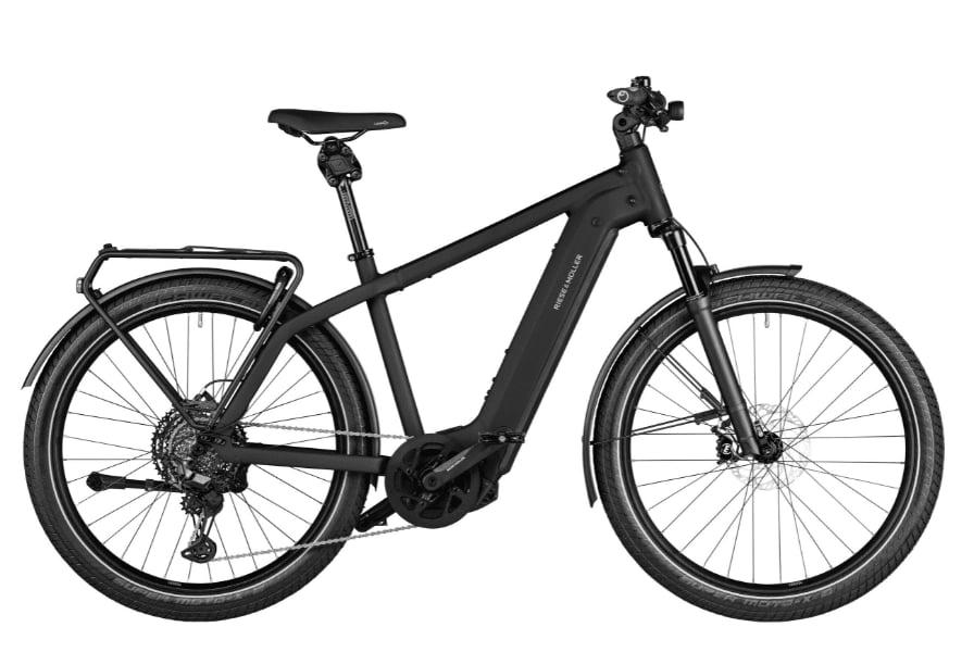 Schwarzes E-Bike mit robustem Rahmen und Gepäckträger