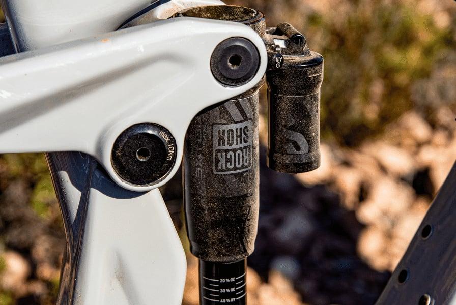 Detailaufnahme des RockShox-Dämpfers am Simplon Rapcon PMAX E-Bike