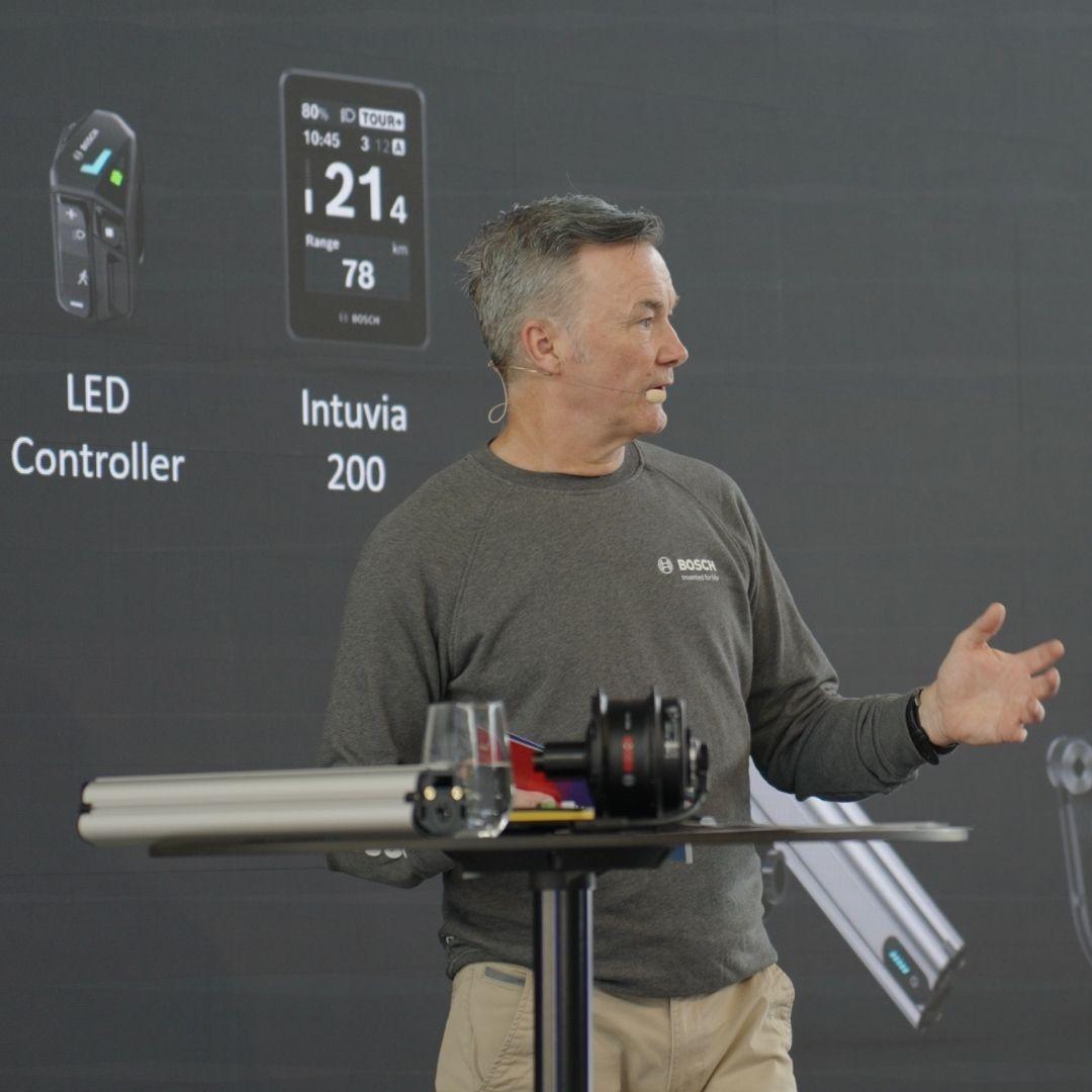 Präsentation der neuen Bosch Hub Line auf einer Fachveranstaltung vor Publikum.