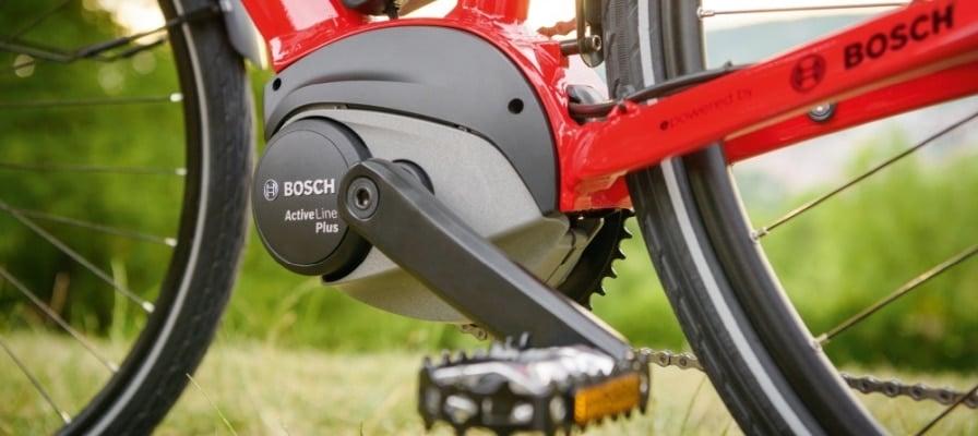 Bosch Active Line Plus E-Bike Antrieb auf rotem Fahrrad