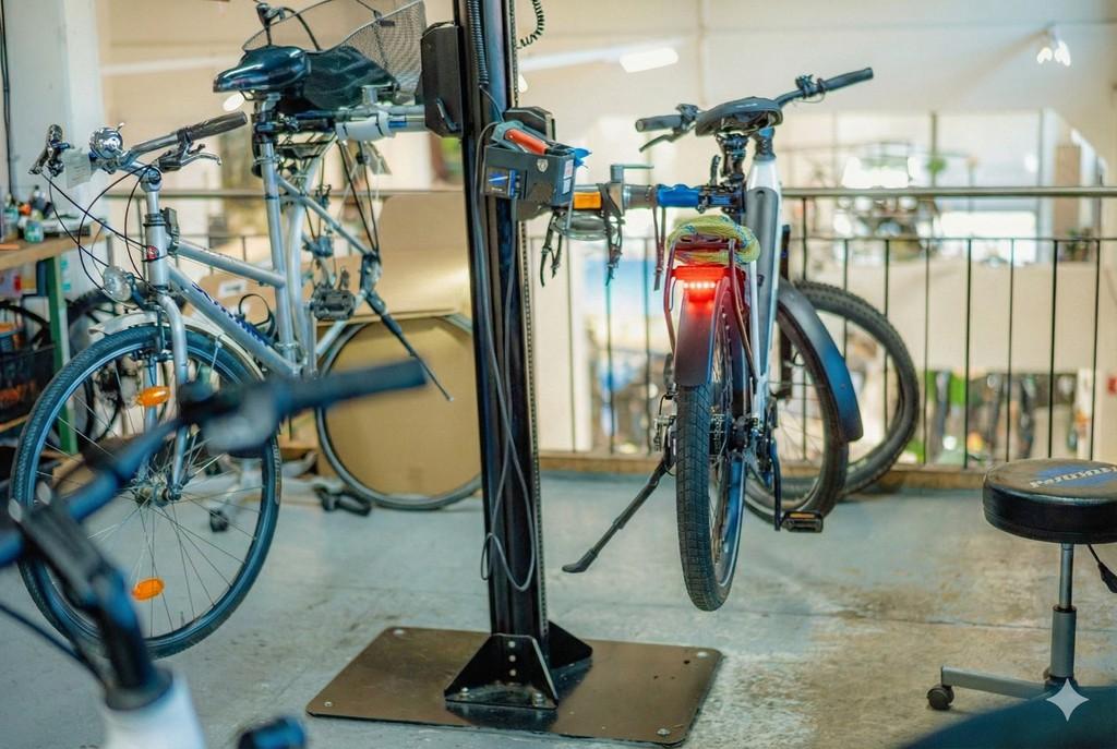 Das Bild zeigt die Werkstatt der e-motion e-Bike Welt Dietikon
