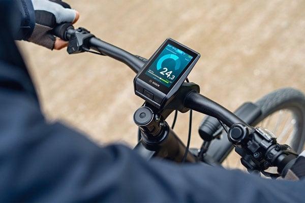 Nahaufnahme eines Bosch E-Bike-Displays am Lenker