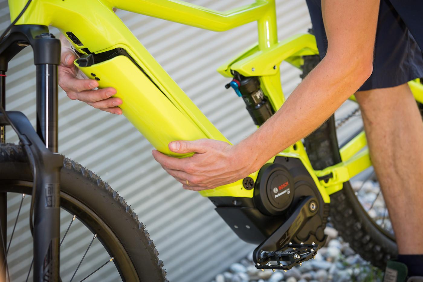 Erleben Sie das Bosch E-Bike mit herausnehmbarem gelbem Akku. Perfekte Kombination aus Stil und Funktionalität für