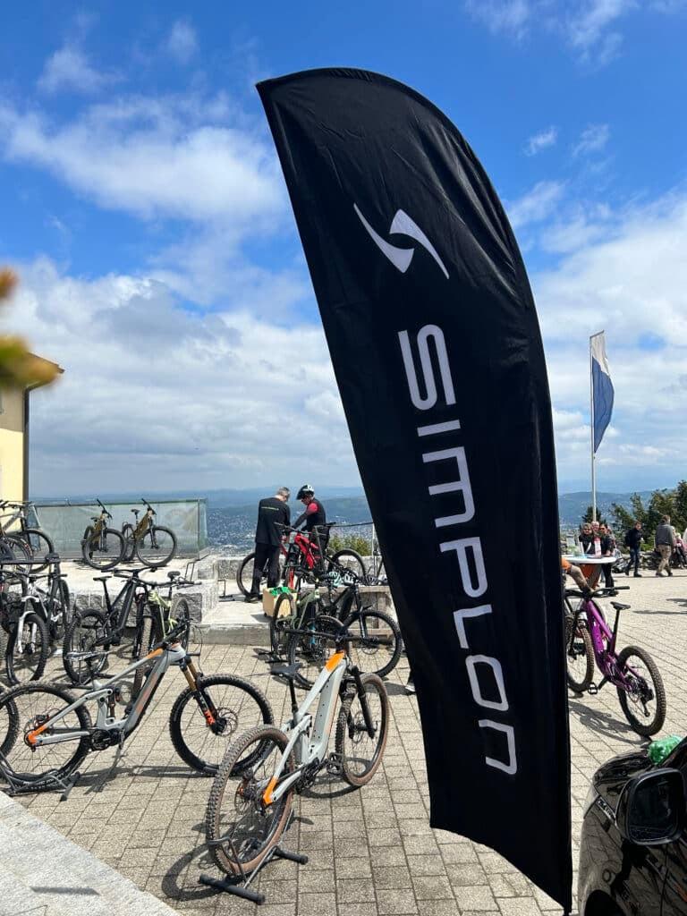 E-Bikes von Simplon bei einer Outdoor-Veranstaltung