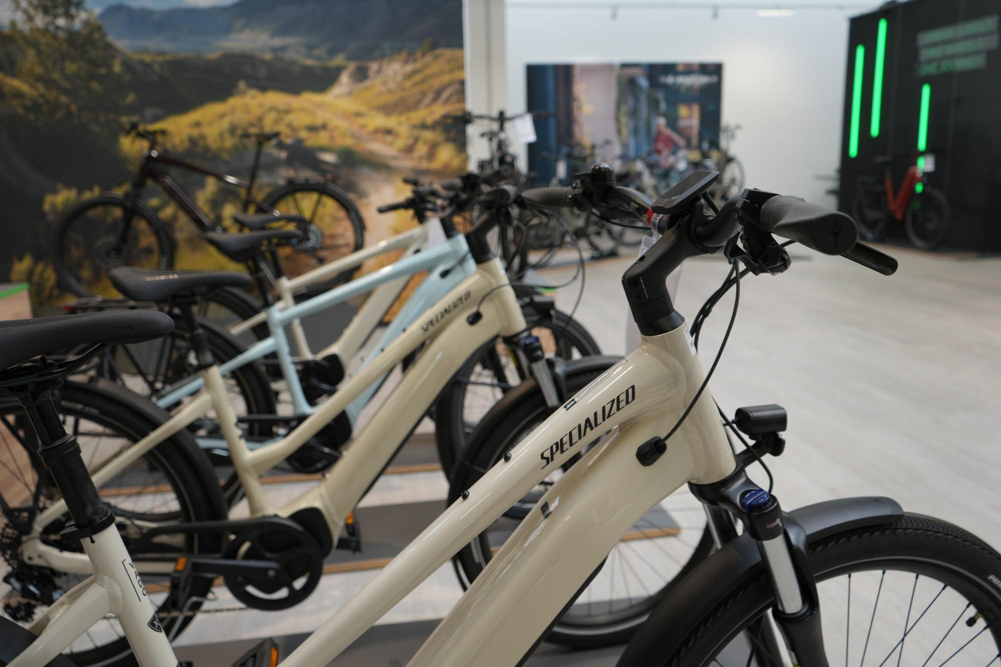 Entdecken Sie die hochwertigen Specialized E-Bikes in verschiedenen Modellen, ideal für Ihre nächste Abenteuerfahrt