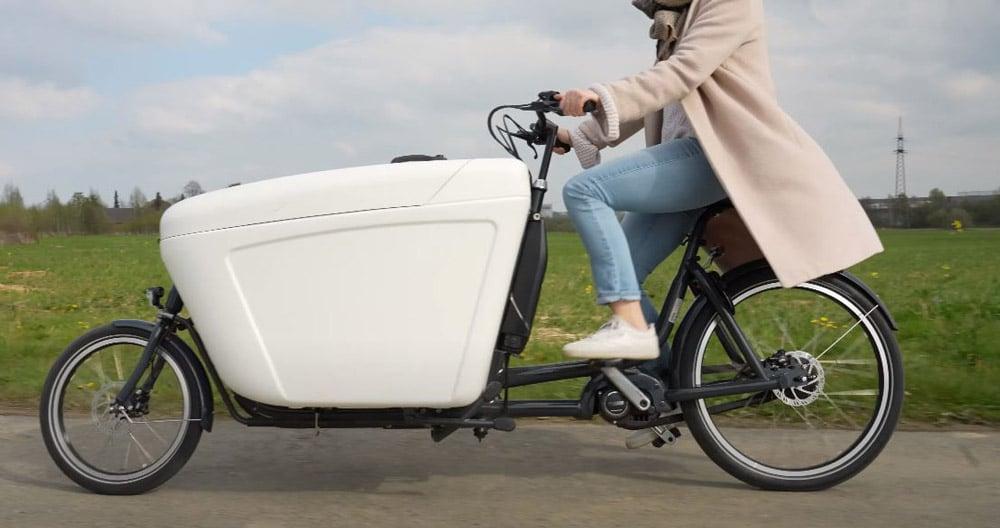 Entdecken Sie das Babboe Pro Lastenrad, ideal für umweltfreundliche Transporte in urbanen Gebieten. Stilvoll und fu