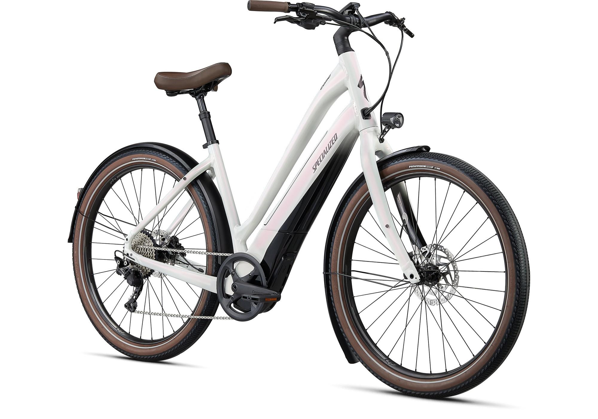 Das Bild zeigt ein E-Bike Modell Turbo Como 4.0 mit einem niedrigen Einstieg, ideal für komfortables Fahren.
