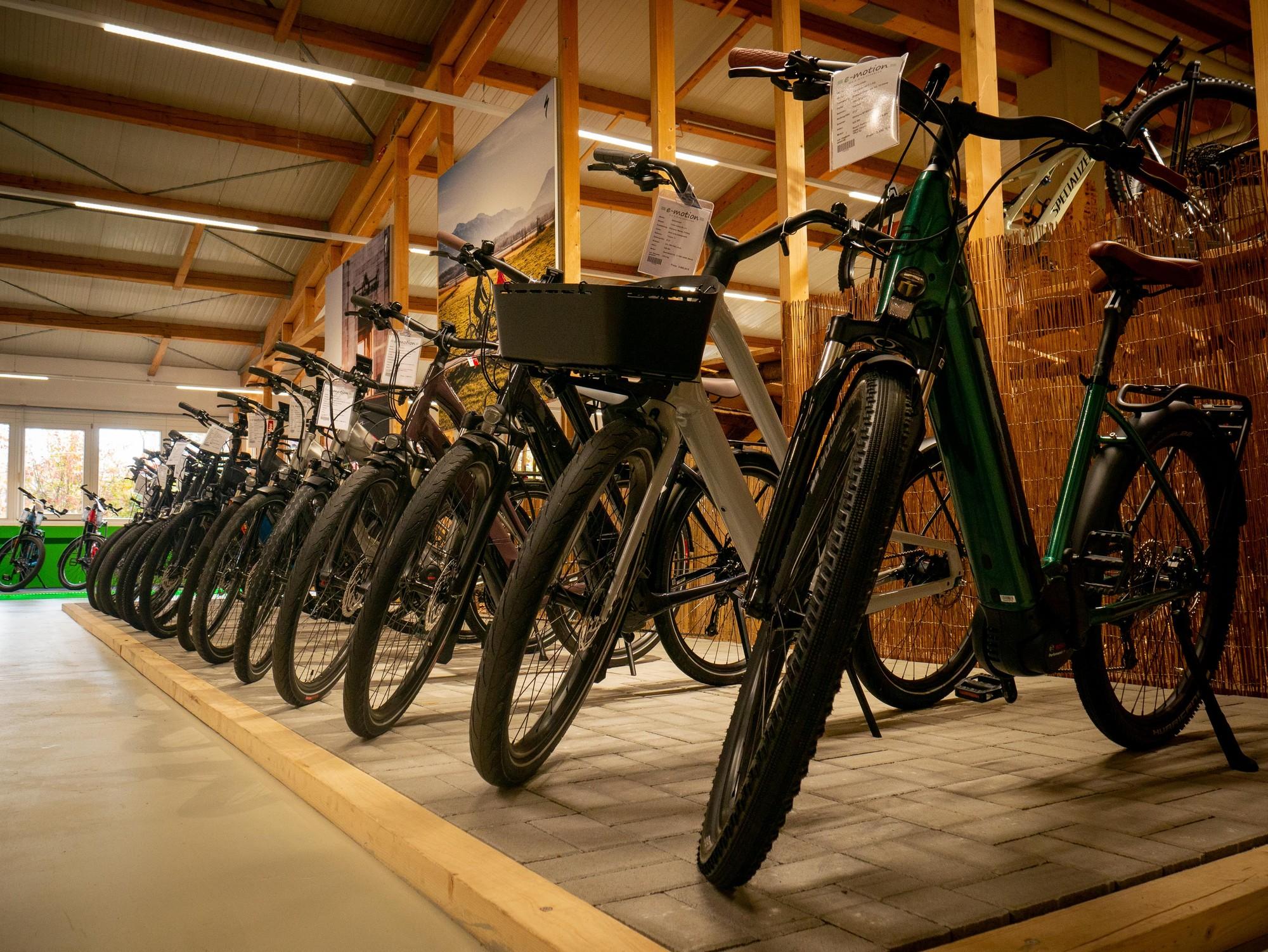 Die verschiedenen e-Bike Modelle waren auf der 1. ADFC Rad- und Reisemesse in Karlsruhe wahre Publikumsmagneten.