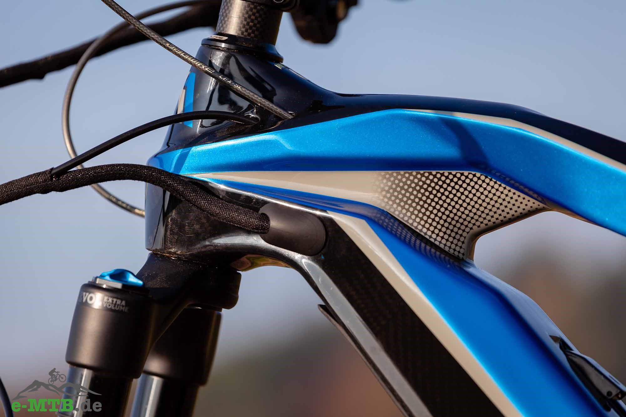 Detailansicht des M1 Spitzing Evolution 2019 E-Bike Rahmens. Hochwertige Verarbeitung und modernes Design in Blau u