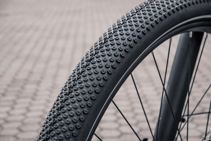 Nahansicht eines Reifens für ein Gravelbike