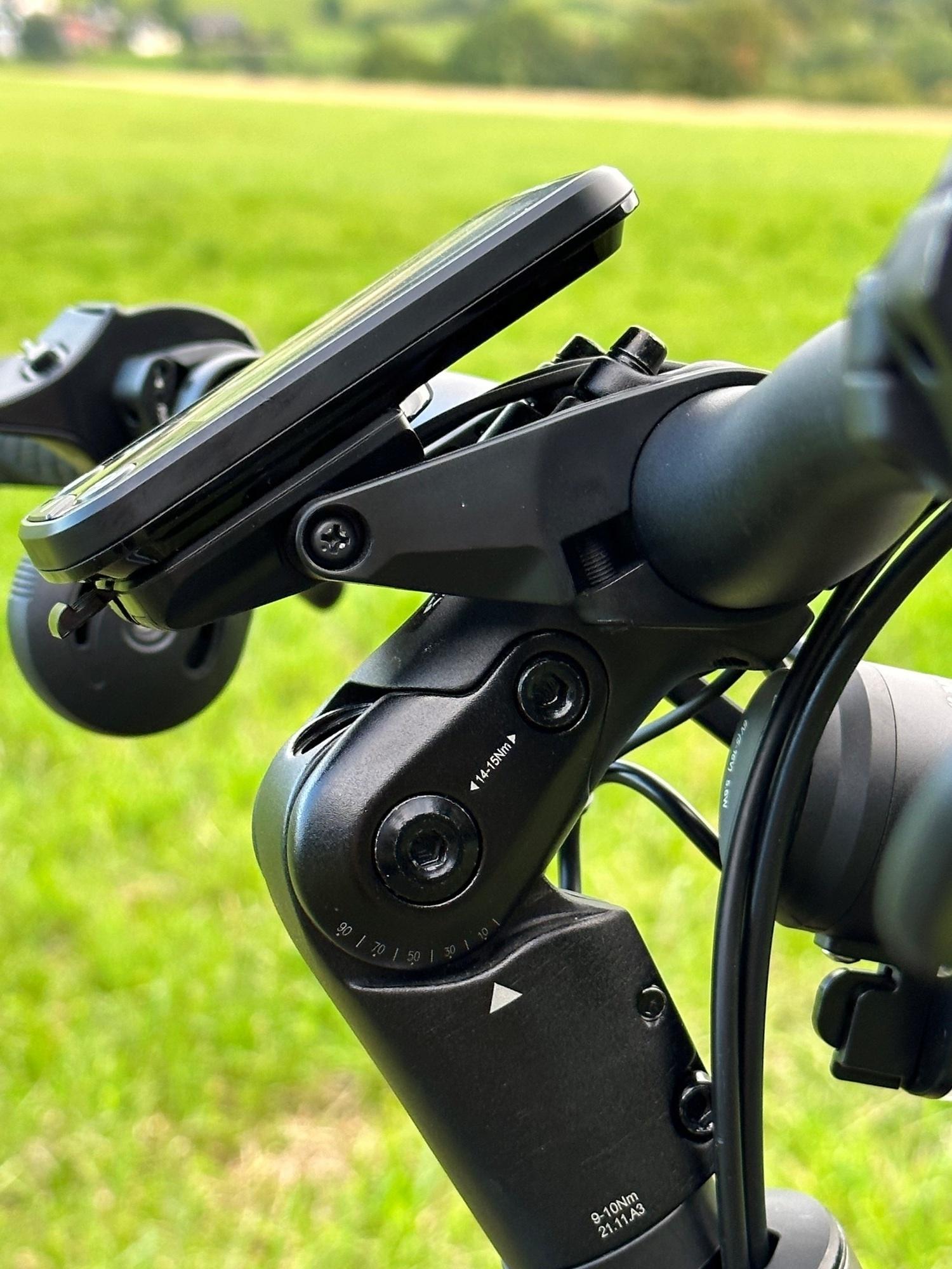 Das Bild zeigt den Lenker eines Hercules Nos FS SUV 2.2