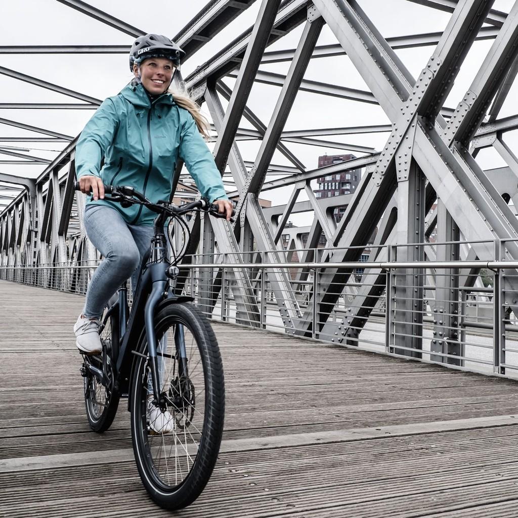 Entdecken Sie das Simplon E-Bike Kagu Neodrives in Aktion. Perfekt für urbane Abenteuer und stilvolles Pendeln.