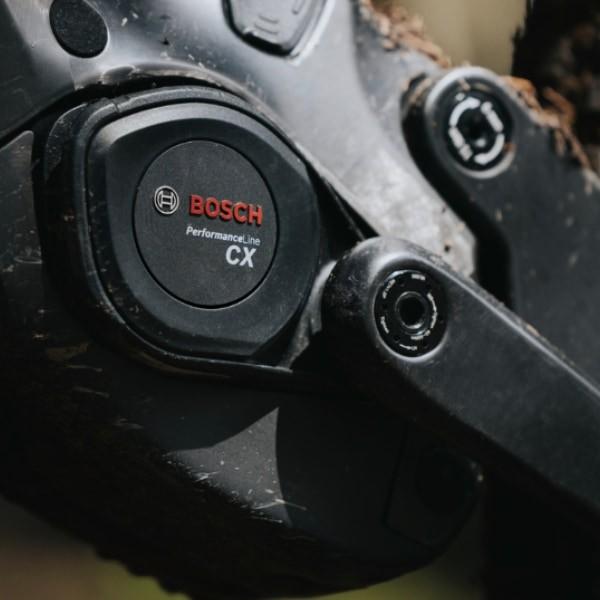 Erleben Sie kraftvolle Unterstützung mit dem Bosch Performance Line CX Motor für E-Mountainbikes. Perfekt für anspr