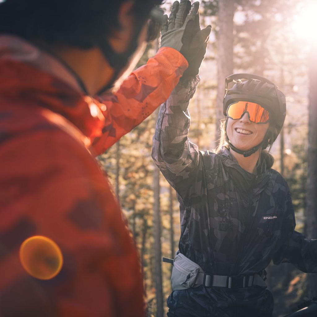 Entdecken Sie das MGU E-Mountainbike in Aktion! Perfekt für Outdoor-Enthusiasten, die aufregende Offroad-Erlebnisse