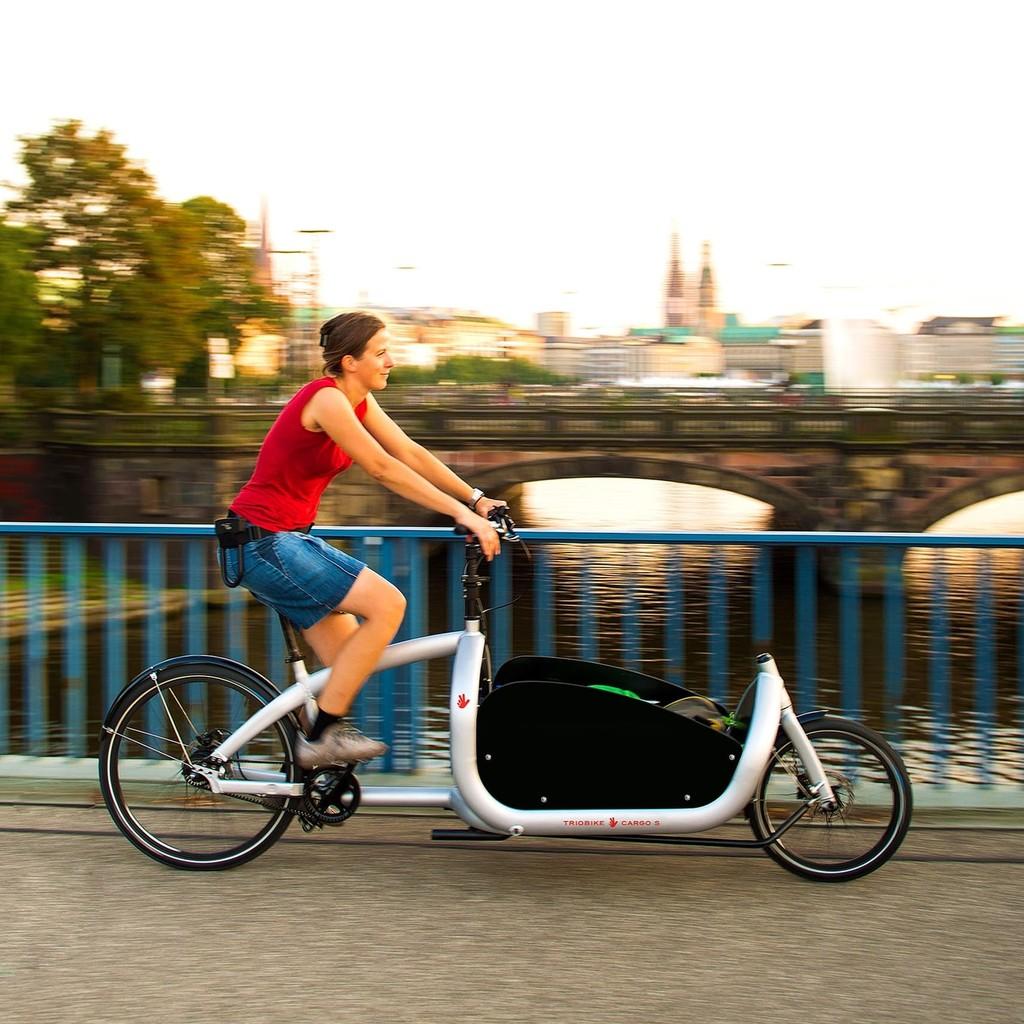 Entdecken Sie das Triobike Cargo 2: Ideal für urbane Mobilität mit großem Ladebereich. Perfekt für umweltbewusste T