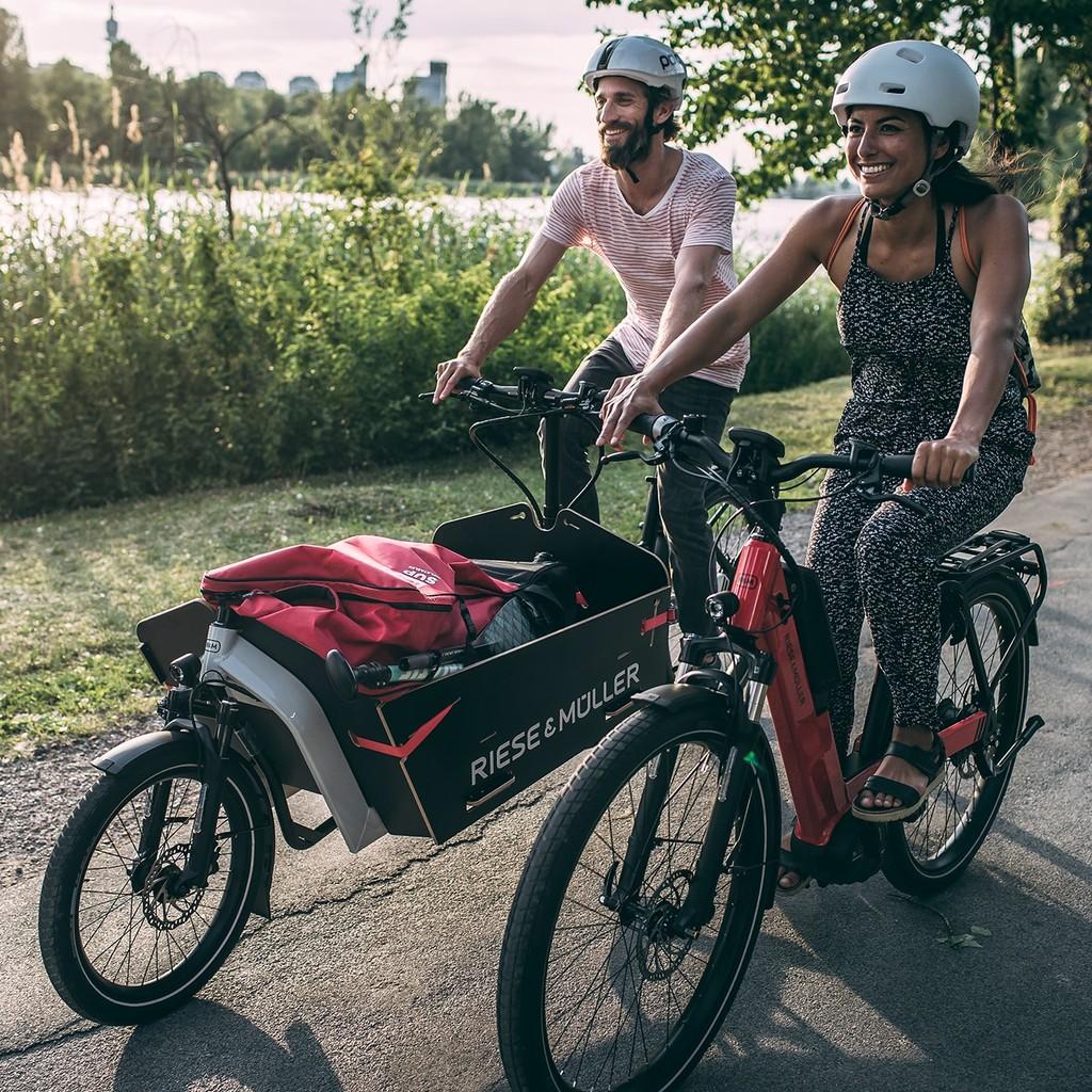 Entdecken Sie das Riese & Müller Packster 80 und Nevo. Ideal für komfortable Fahrten und Transporte im Freien. Perf