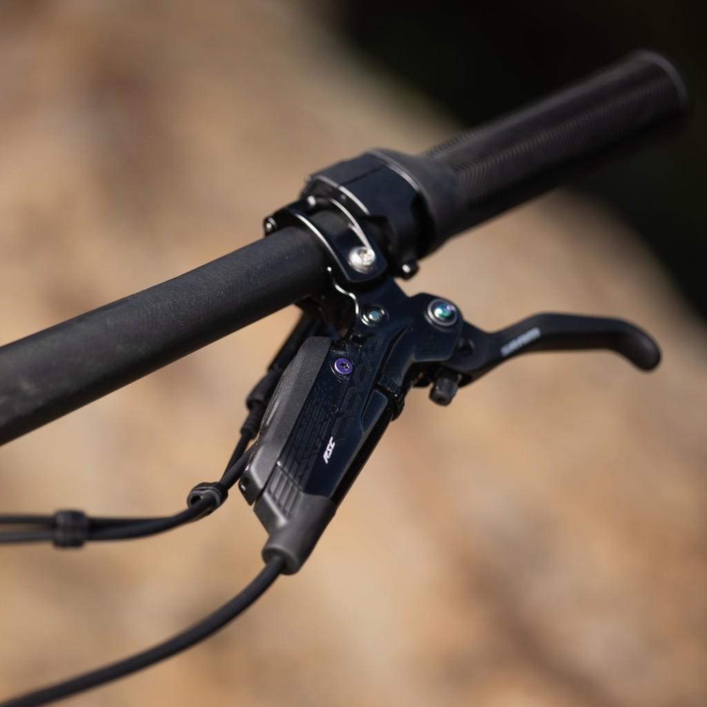 Das Bild zeigt die Bremse eines Giant Trance X Advanced E+ Elite