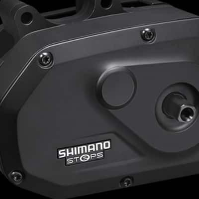 Shimano Steps Mittelmotor für E-Bikes auf schwarzem Hintergrund