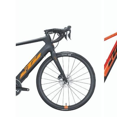 Drei verschiedene KTM Fahrräder im Vergleich: Stadt, Rennrad und Mountainbike