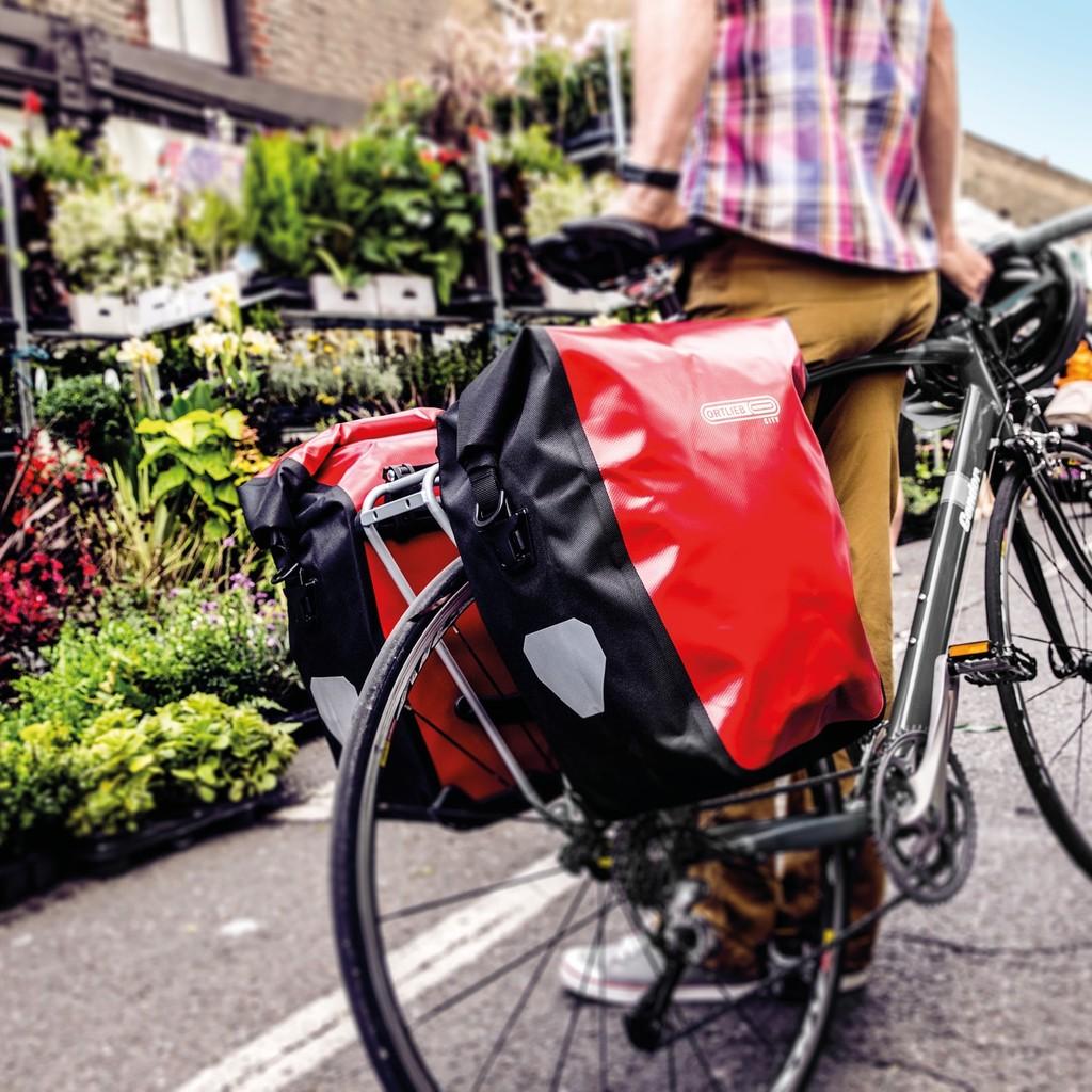 Robuste Ortlieb Backroller City Tasche für stilvolle und praktische Fahrradabenteuer in der Stadt. Perfekt für Eink