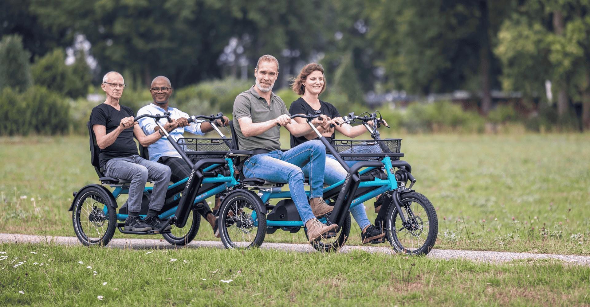 Vier Personen sitzen auf dem Fun2Go mit FunTrain der Marke vanRaam