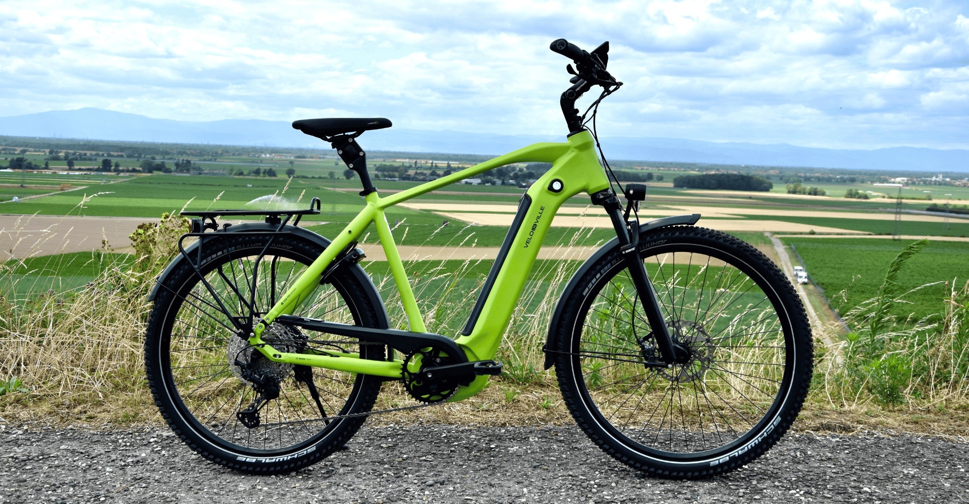 Velo de Ville SEB 990 Smart Smooth steht auf einem Berg