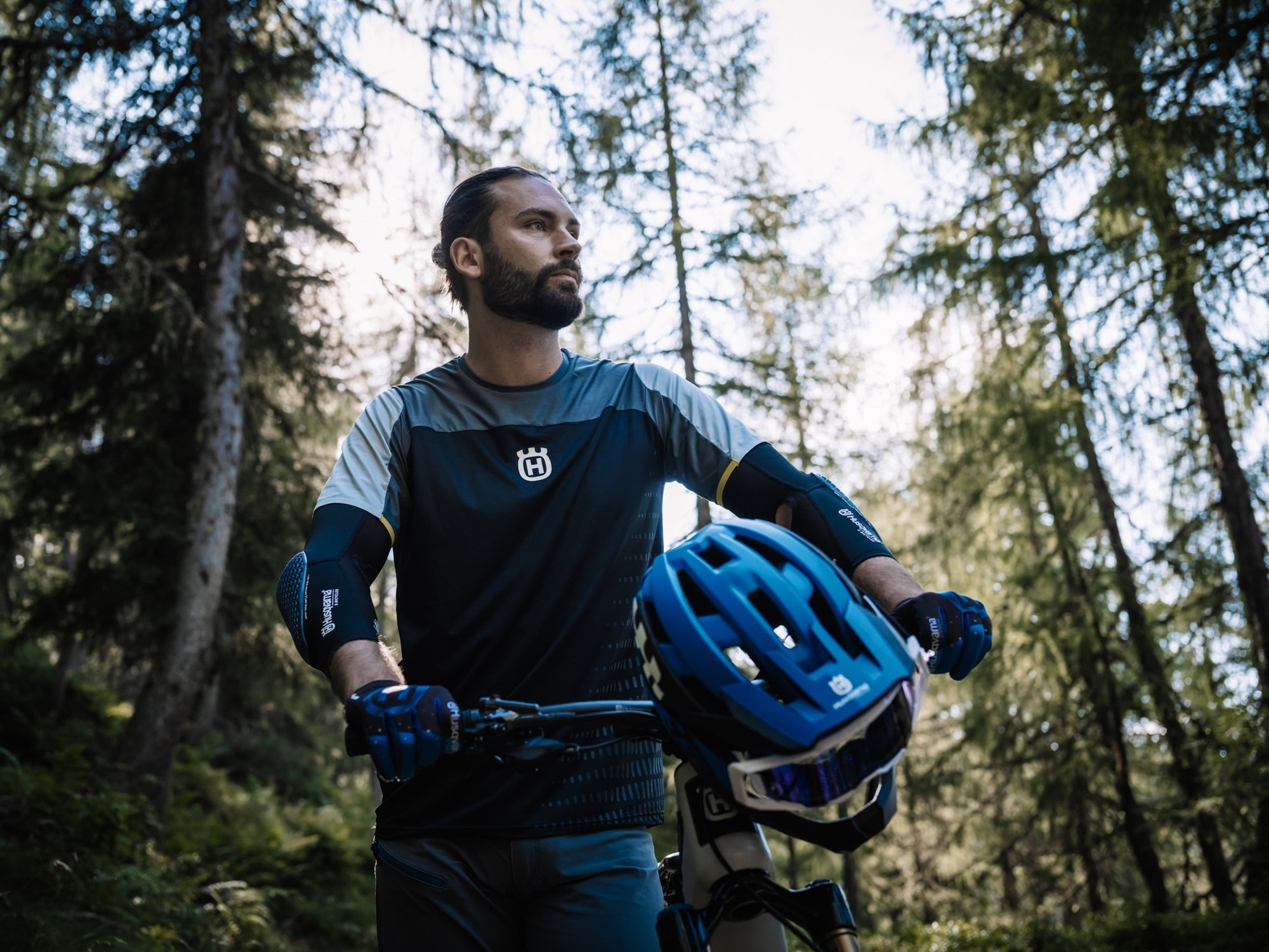 Entdecken Sie die Freiheit mit Husqvarna E-Bikes. Perfekt für Abenteuer in der Natur, stilvoll und leistungsstark.