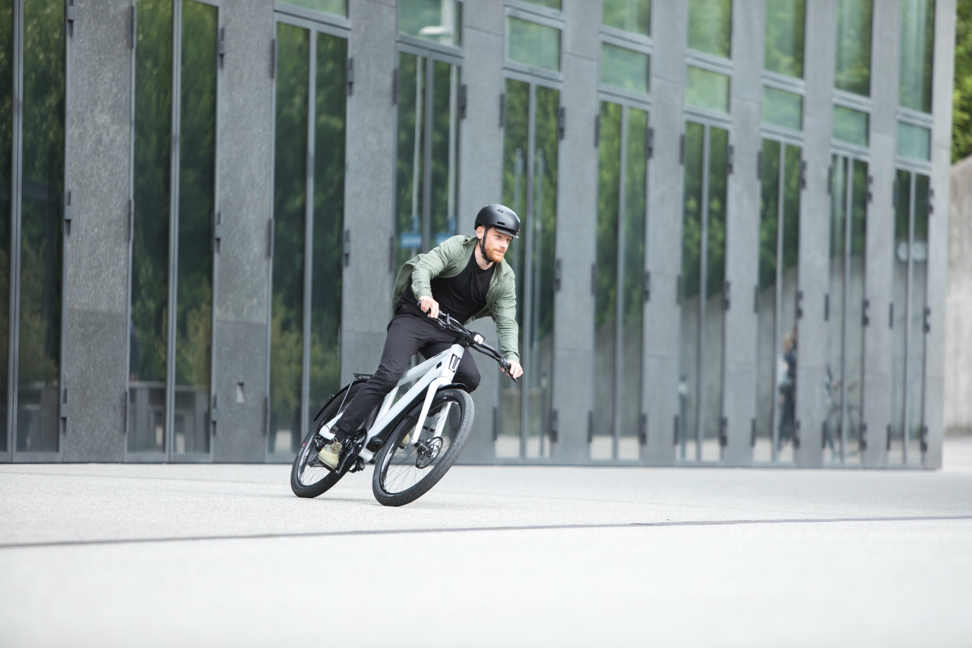 Erleben Sie die Dynamik des Stromer ST3 E-Bikes. Perfekt für städtische Abenteuer und sorgt für ein schnelles, komf