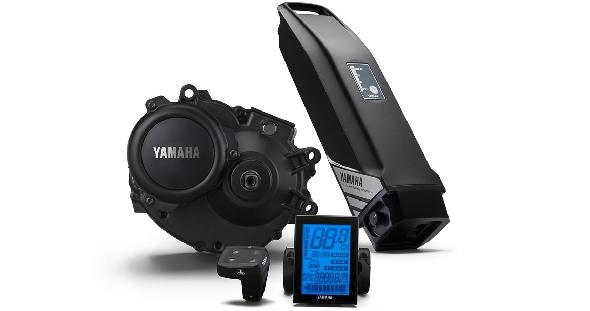 Yamaha-e-Bike-Antrieb Set vor einem weißen Hintergrund