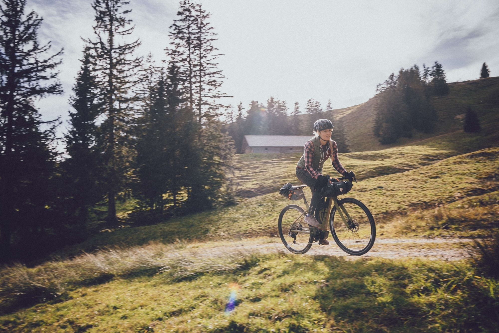 Entdecken Sie das Husqvarna Gran Gravel 6: Ideal für Abenteurer, die ein zuverlässiges und stylisches Gravelbike sc