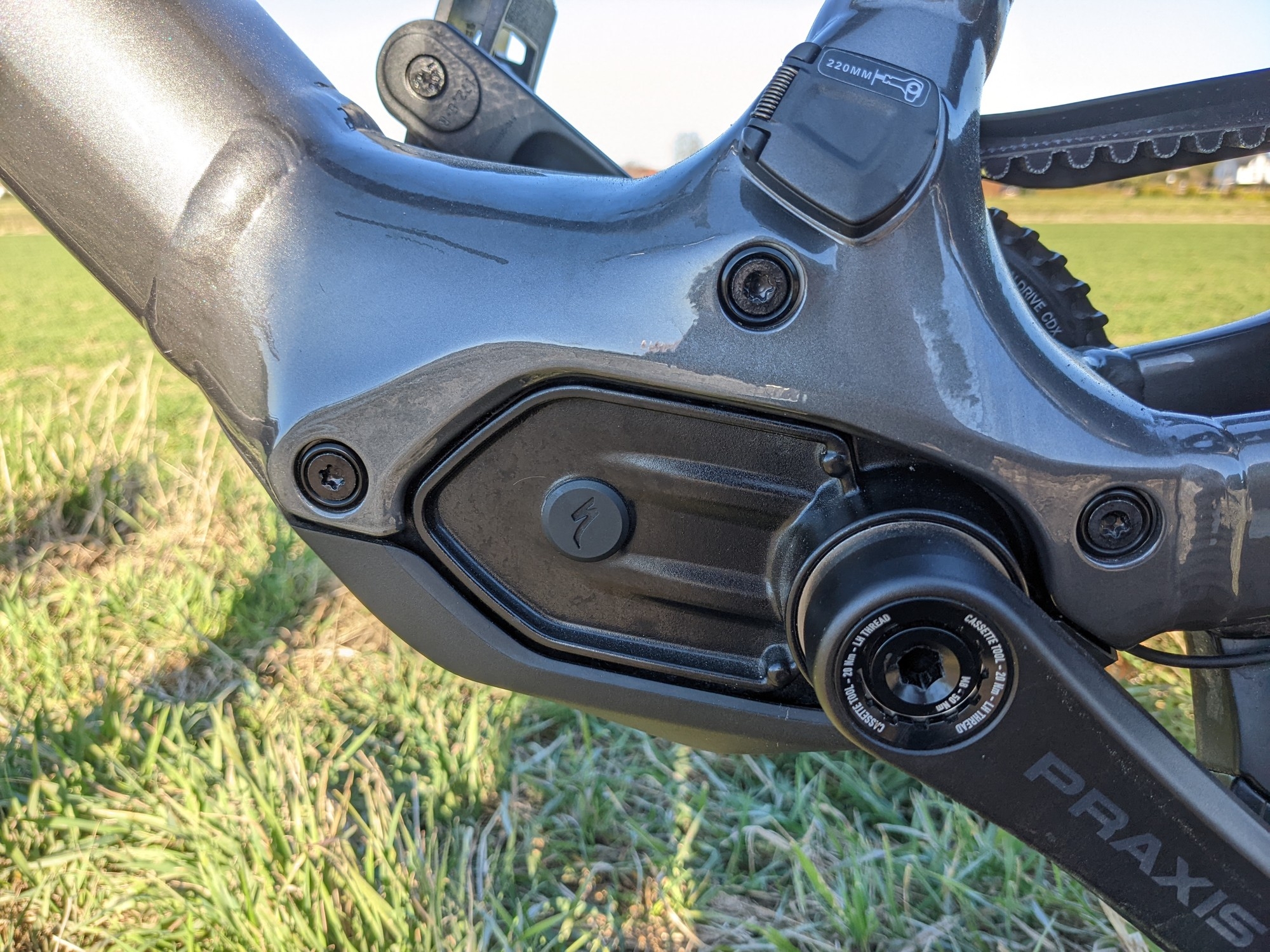 Das Bild zeigt den Motor eines Specialized Turbo Como SL