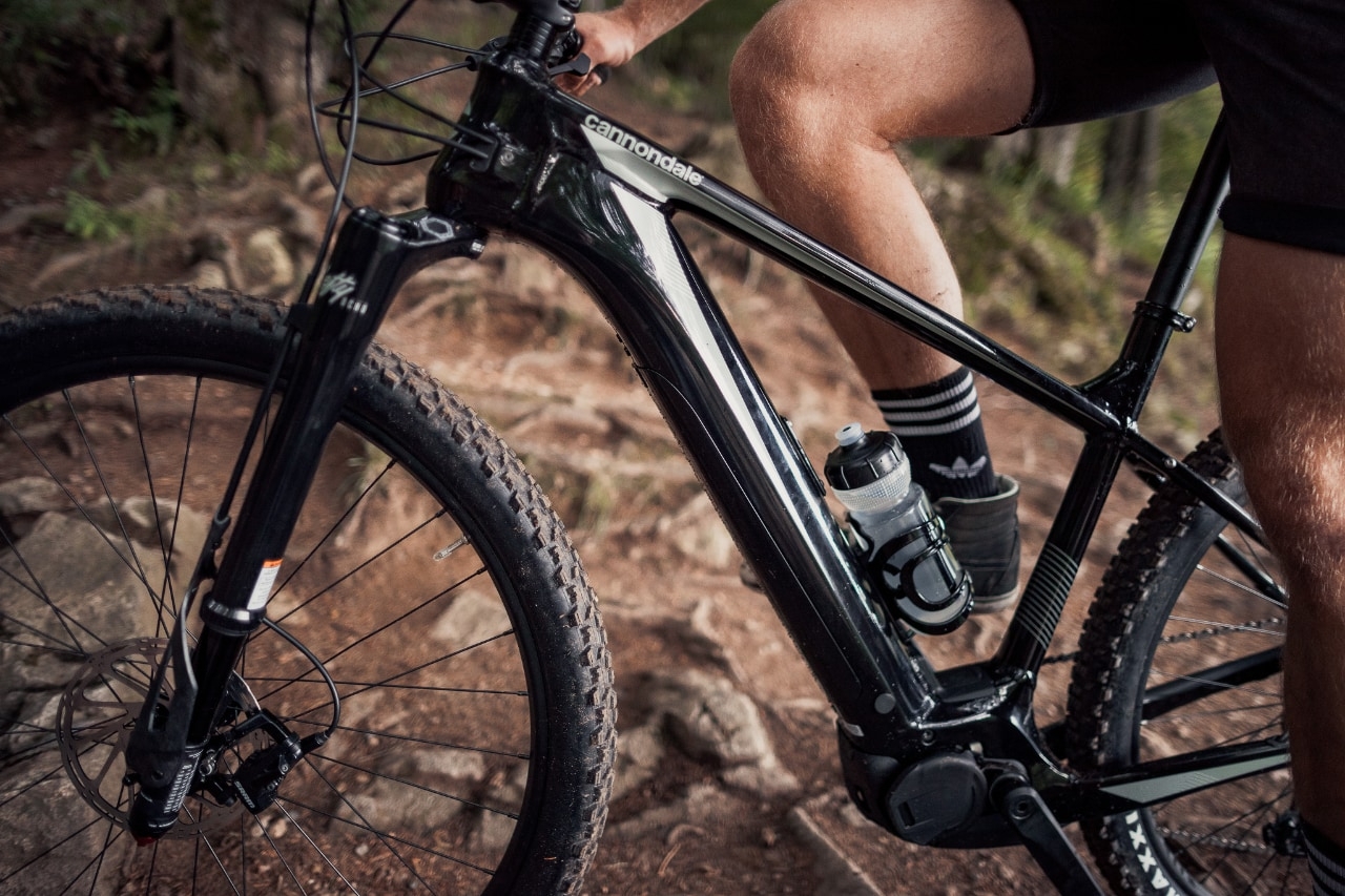 Erleben Sie die Natur mit dem Cannondale Trail Neo E-Bike. Perfekt für Geländefahrten in Deutschland.