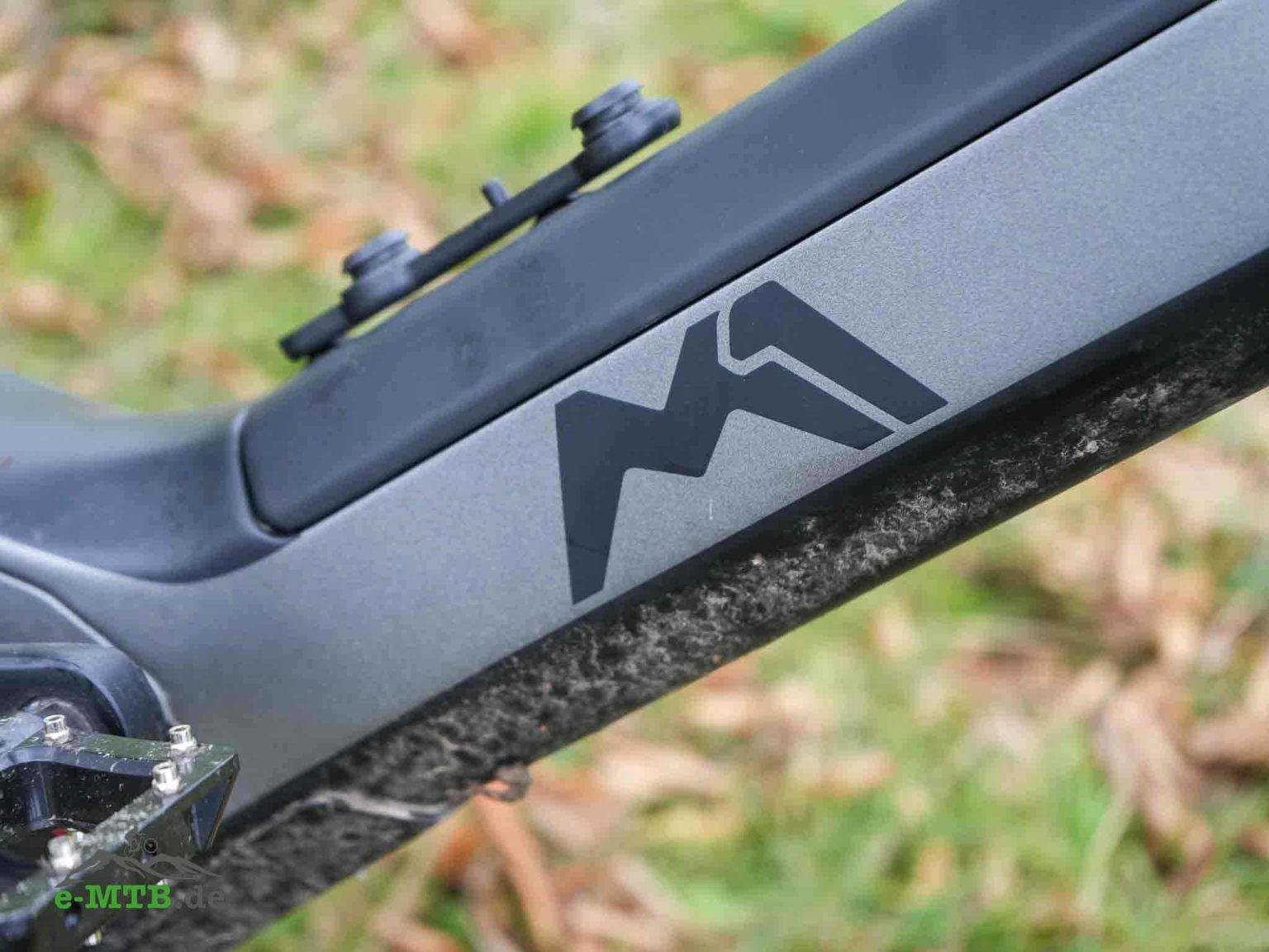 Nahaufnahme eines M1 E-Bike Rahmens, ideal für Offroad-Abenteuer. Robust und stilvoll für anspruchsvolle Fahrer.