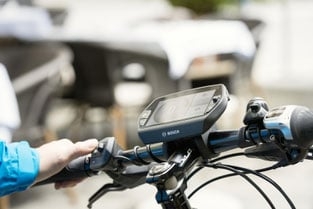 Bosch Nyon Display auf Fahrradlenker mit Software-Update