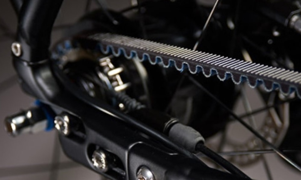 Hochwertige Nabenschaltung mit langlebigem Riemenantrieb für eine wartungsarme und zuverlässige Fahrt.