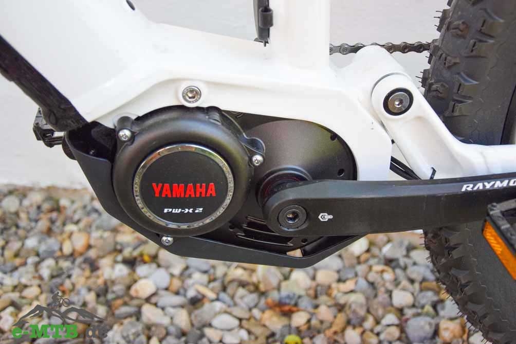 Entdecken Sie das Raymon E-Bike, ausgestattet mit dem leistungsstarken Yamaha PW-X2 Motor für ein optimales Fahrerl