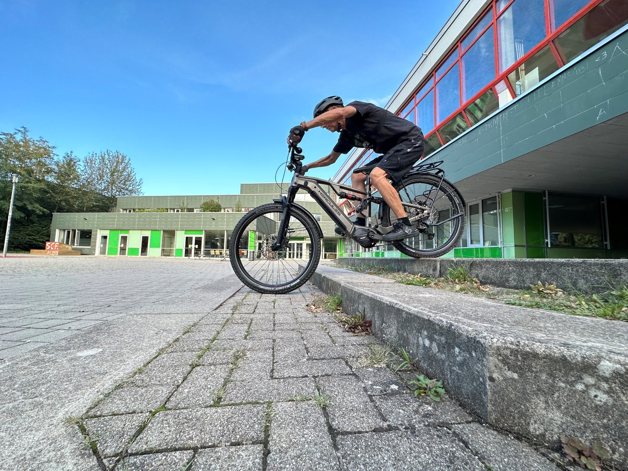 Das Bild zeigt ein Hercules Nos FS SUV 2.2 in Aktion