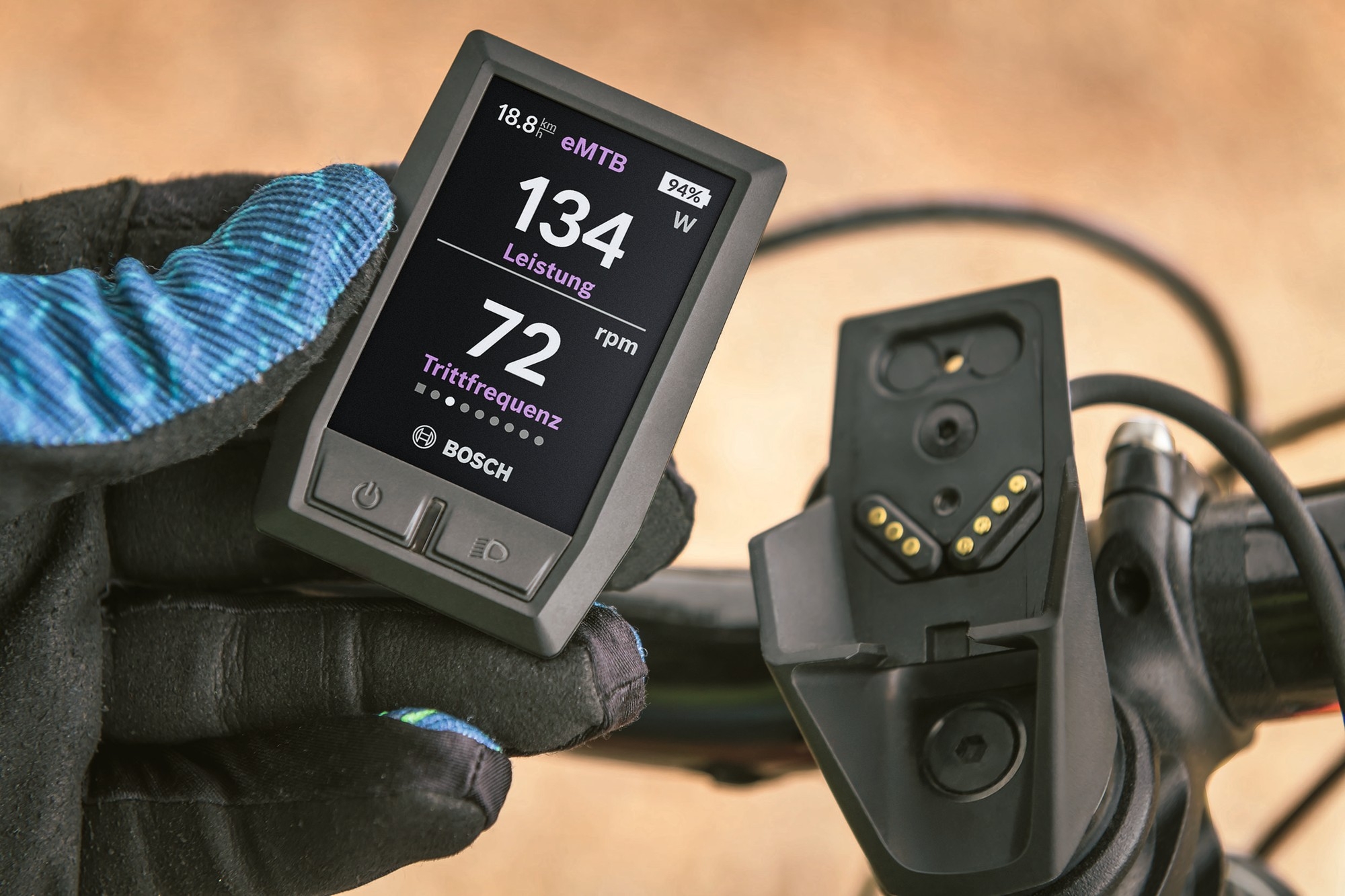 Das Bild zeigt den Boardcomputer Bosch Kiox aus 2019