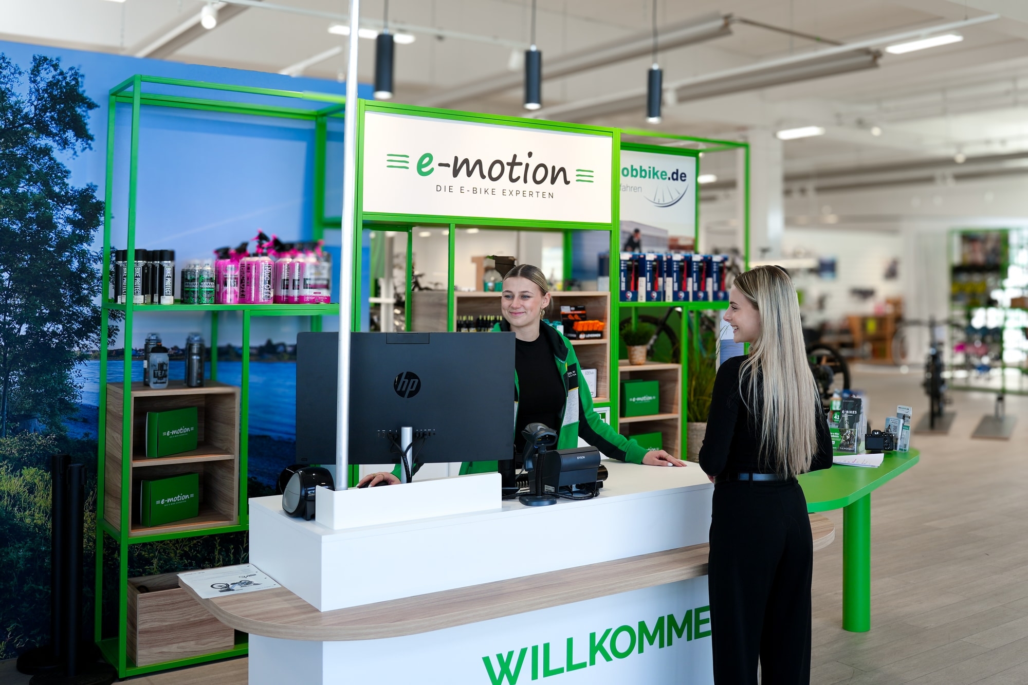 Kompetente Beratung in einem e-motion E-Bike Shop. Entdecke die neuesten E-Bikes und Zubehörprodukte für jeden Beda